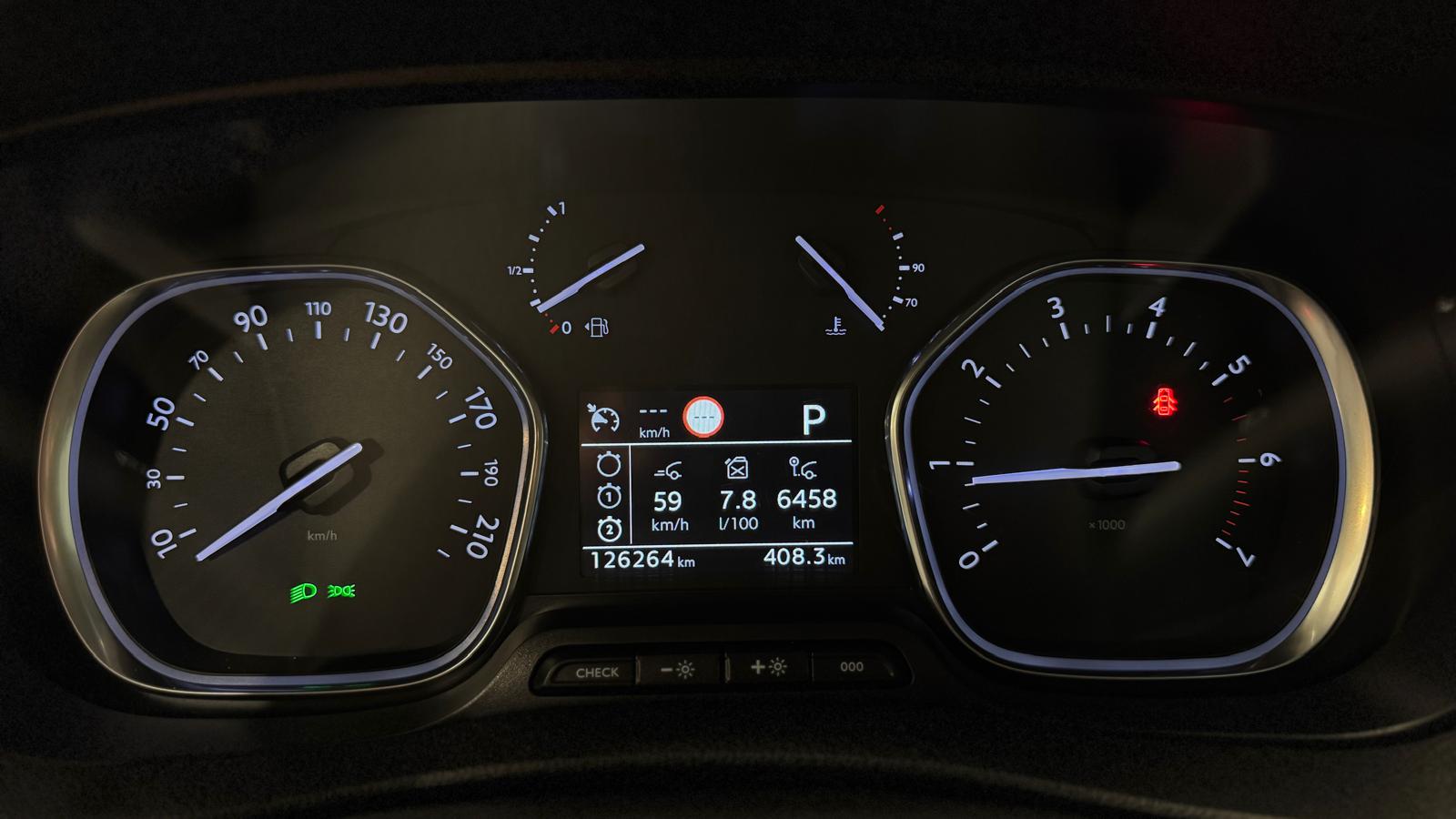 Car image 12