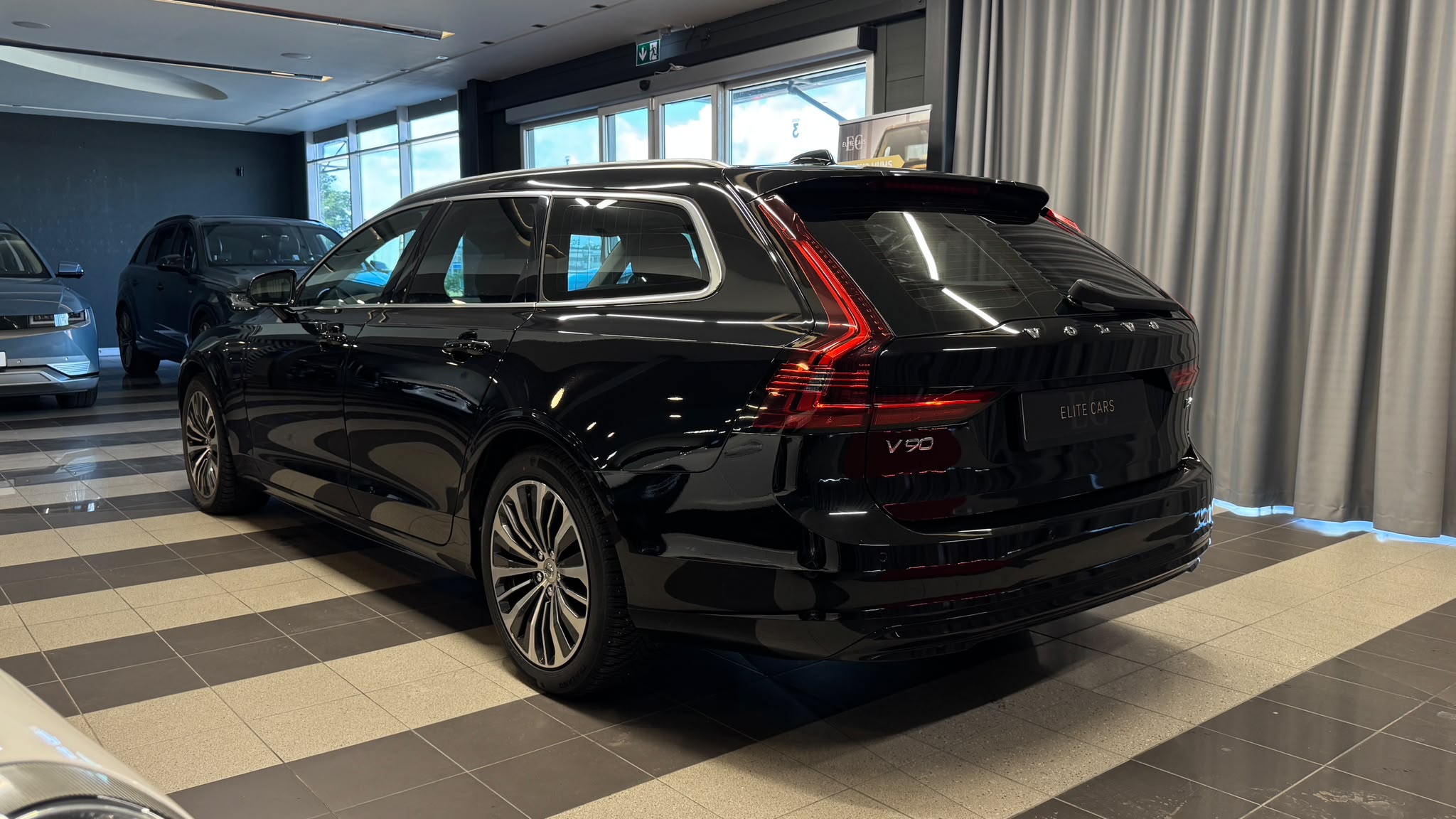 Car image 6