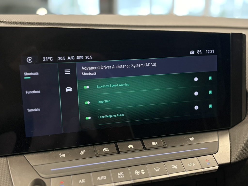 Car image 14