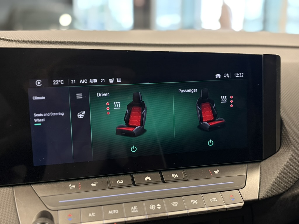 Car image 15