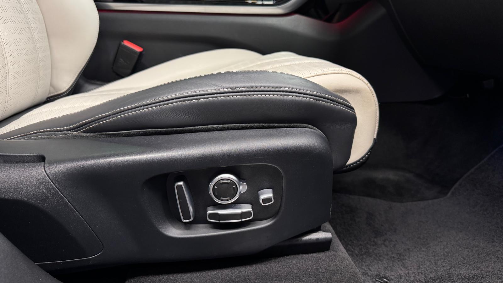 Car image 28