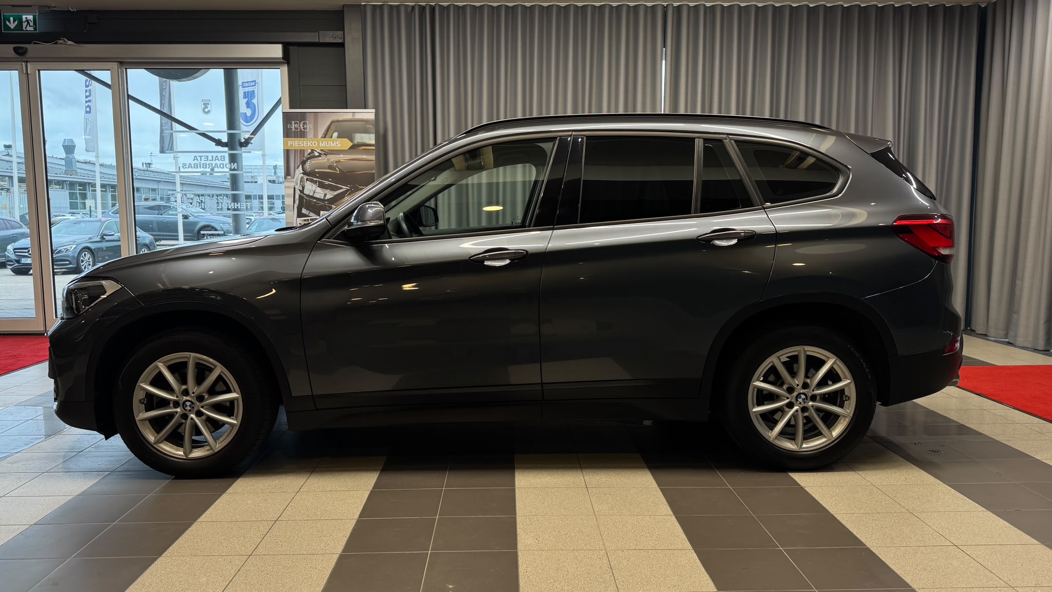 Car image 6