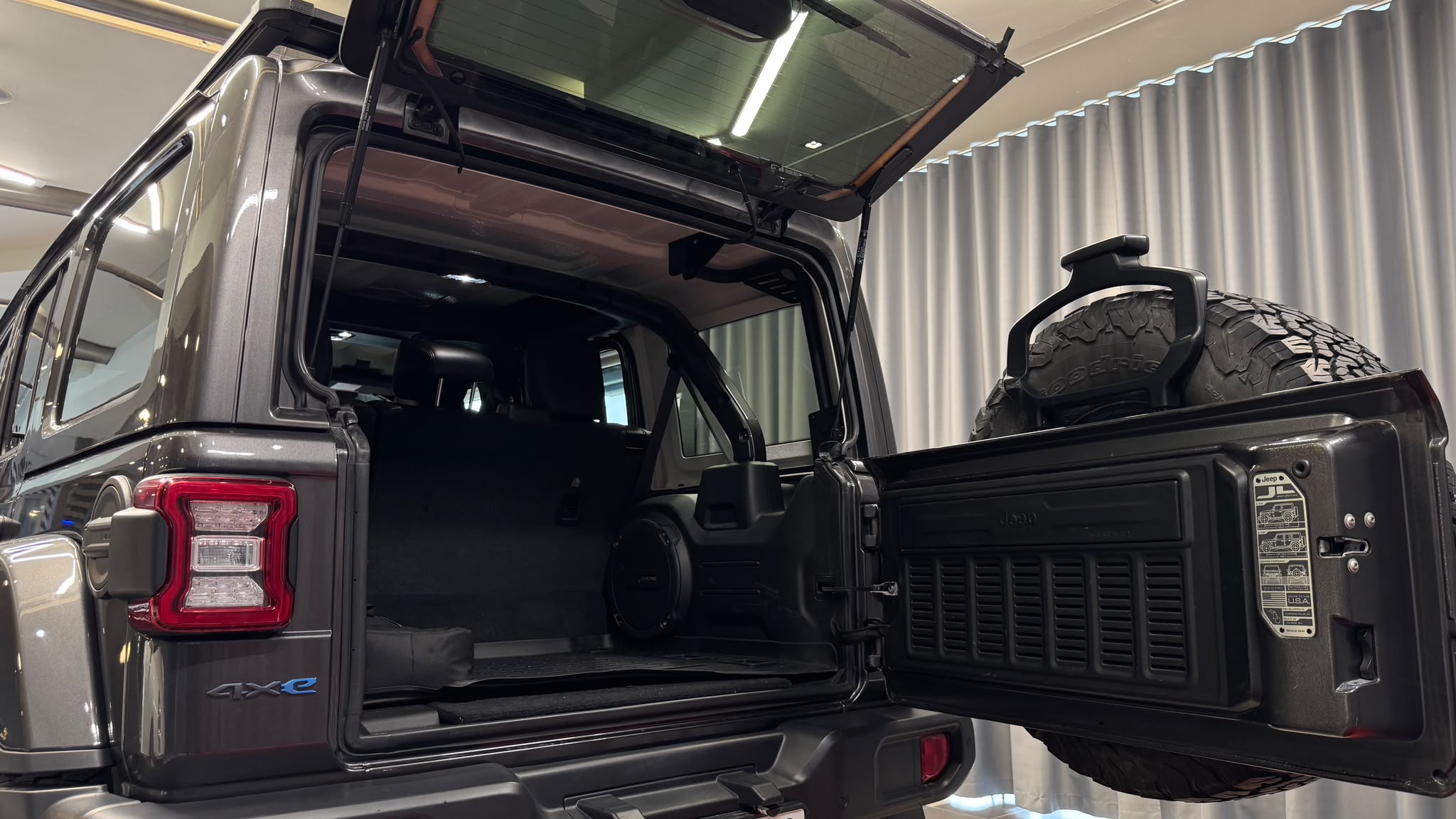 Car image 22