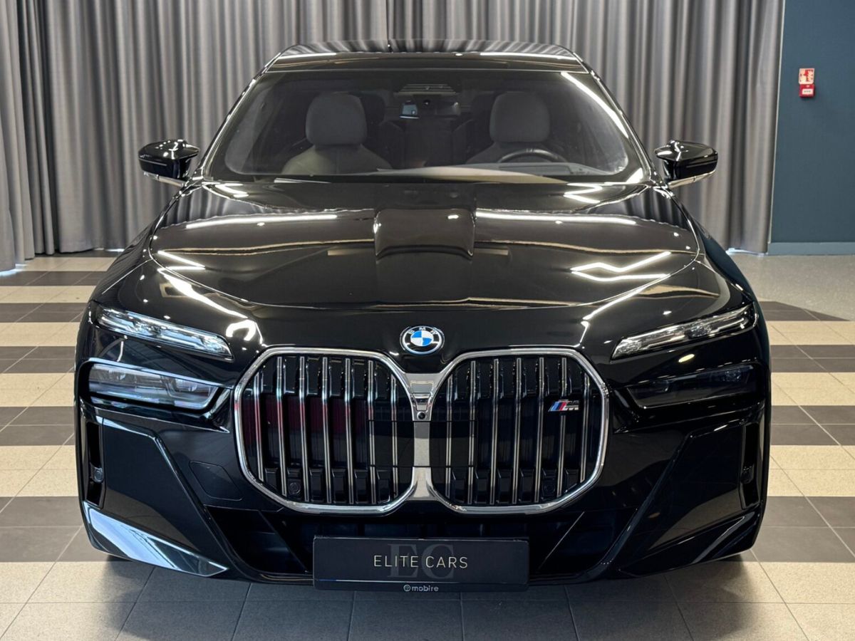 BMW 760 hibrīds
