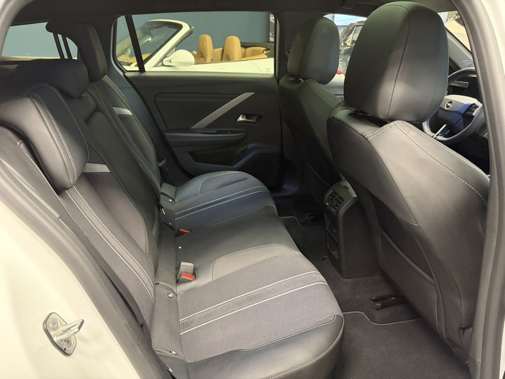Car image 23