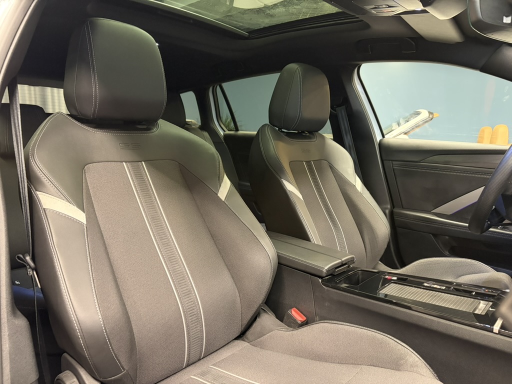 Car image 25