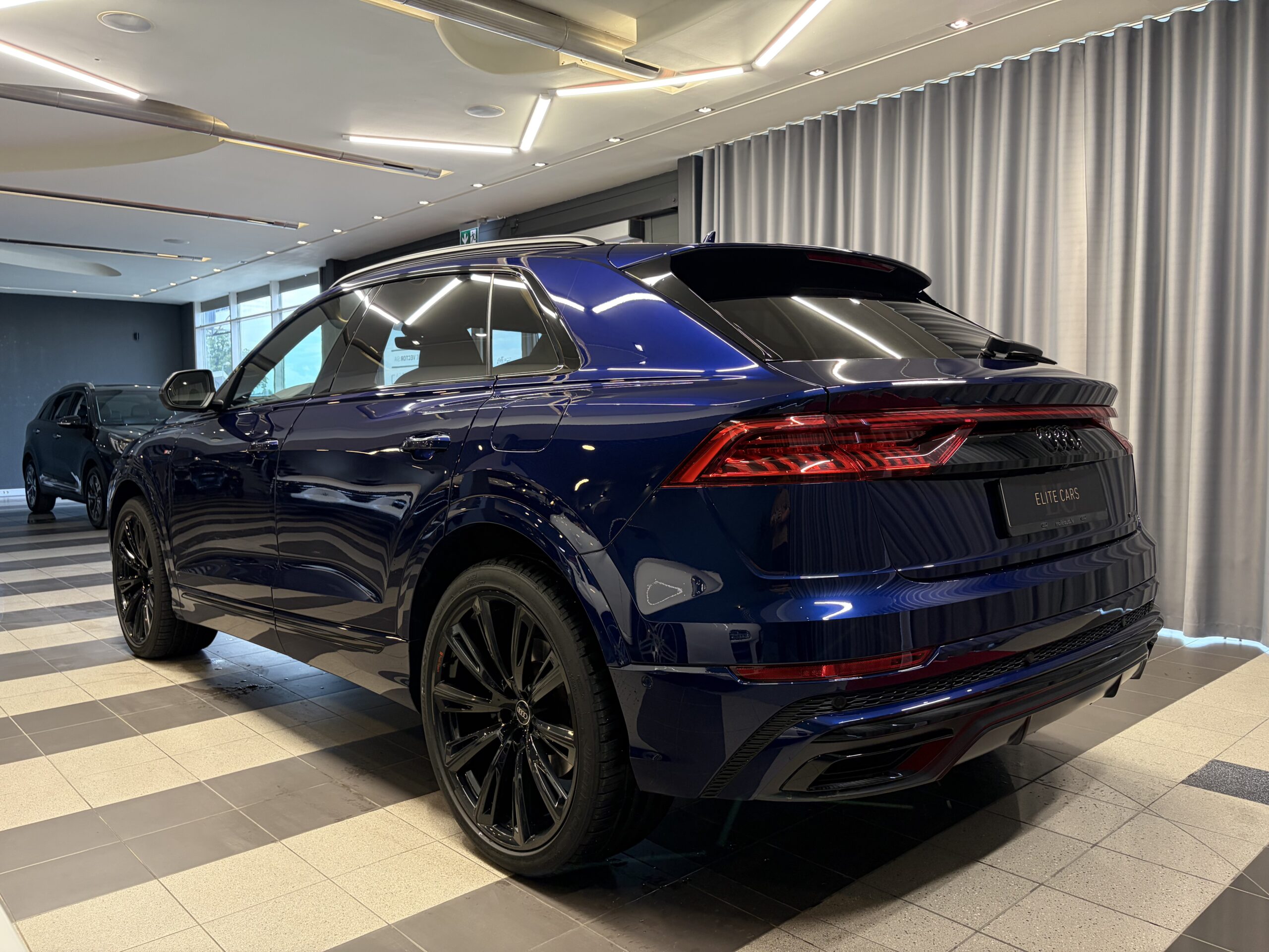 Car image 8