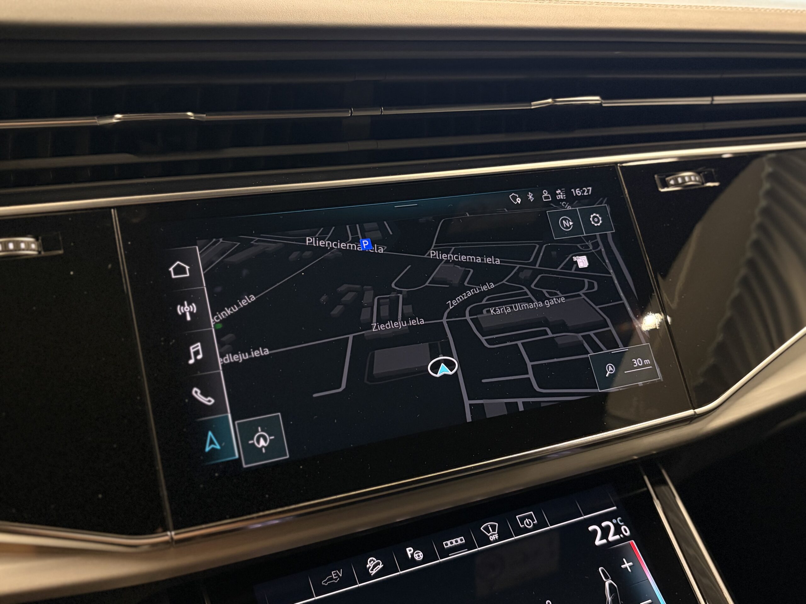 Car image 17