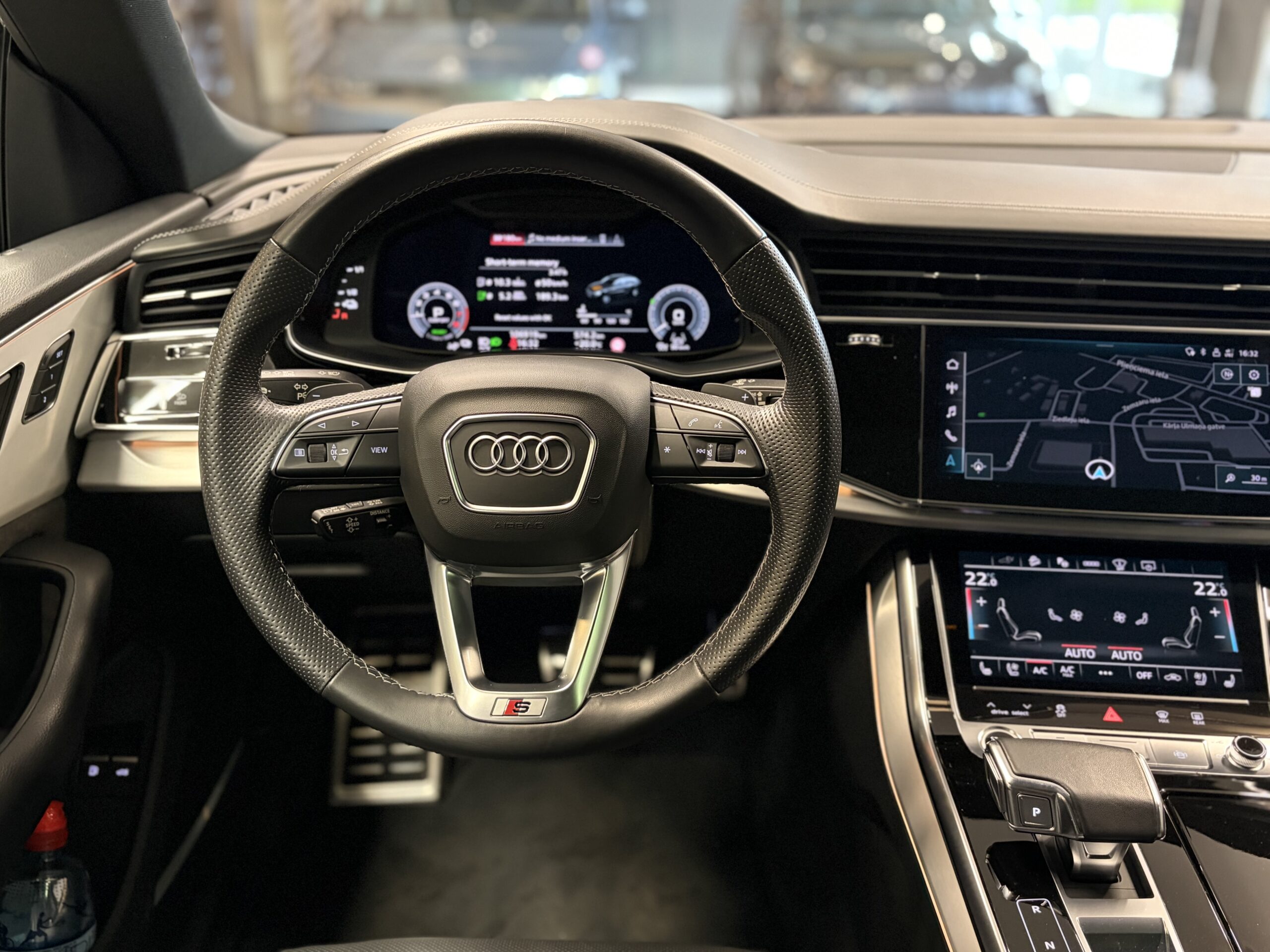 Car image 14