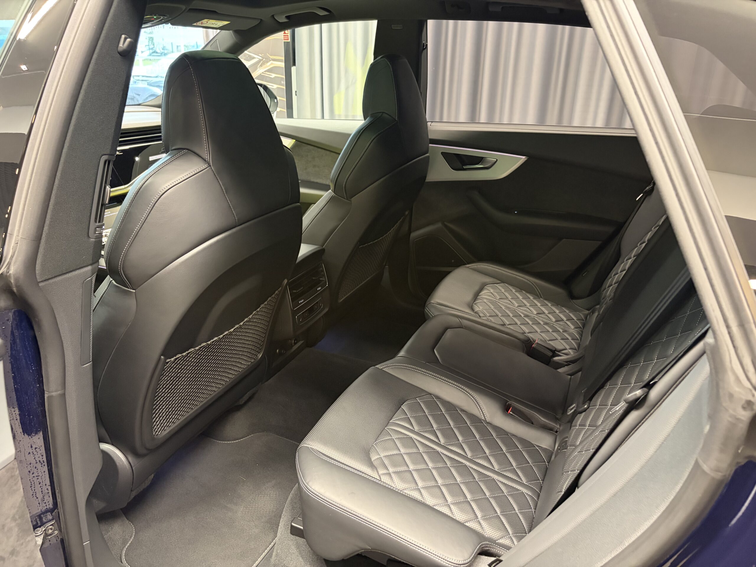 Car image 28