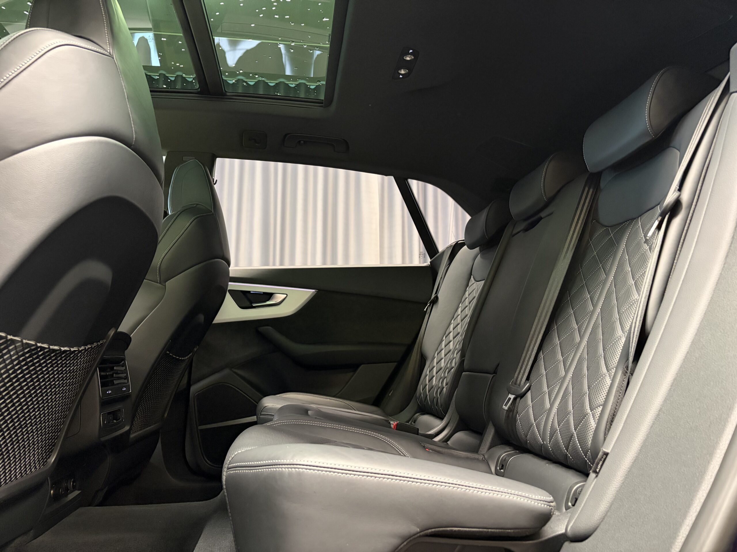 Car image 29