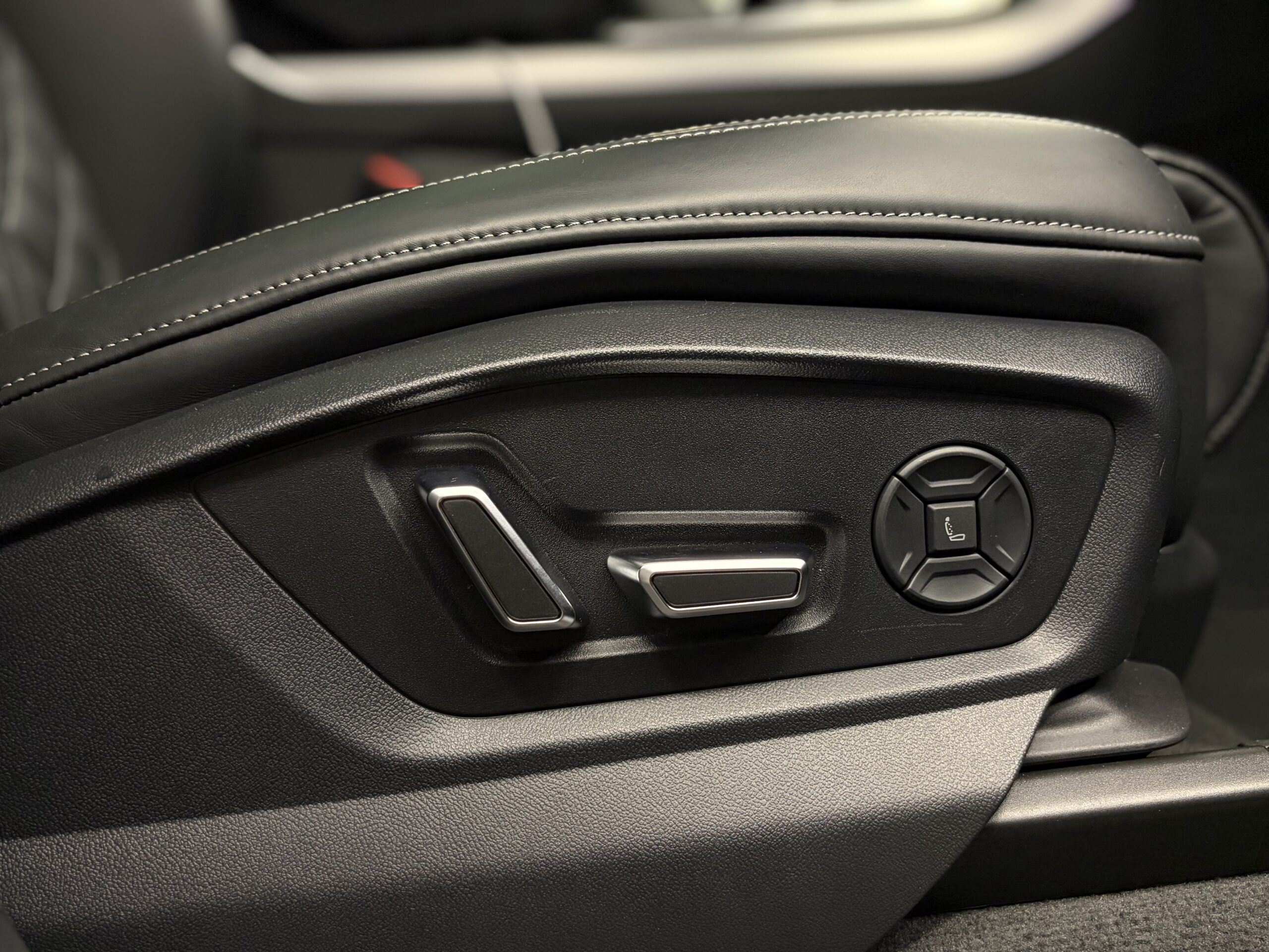 Car image 37