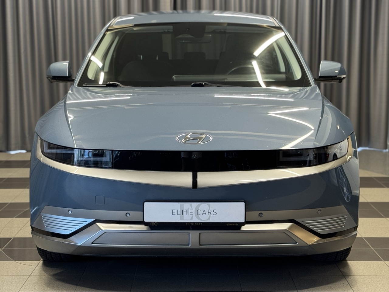 Car image 2