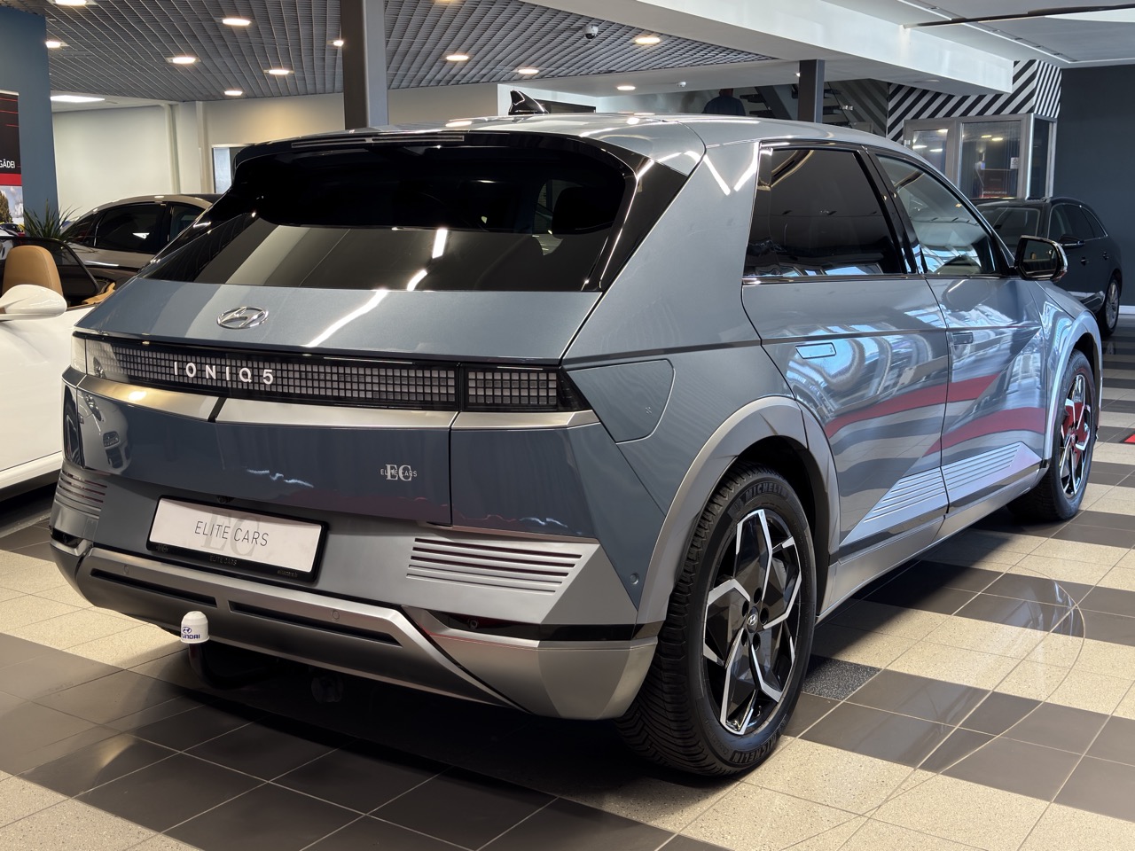 Car image 4