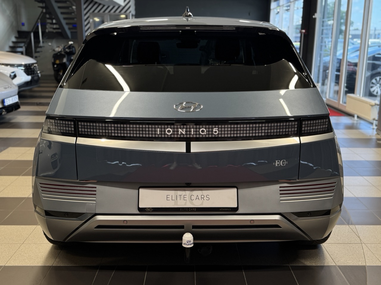 Car image 5