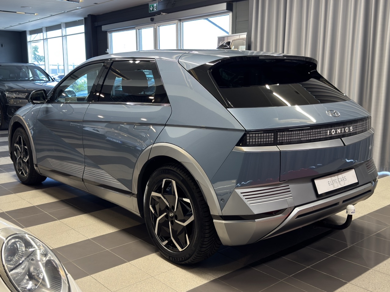 Car image 6