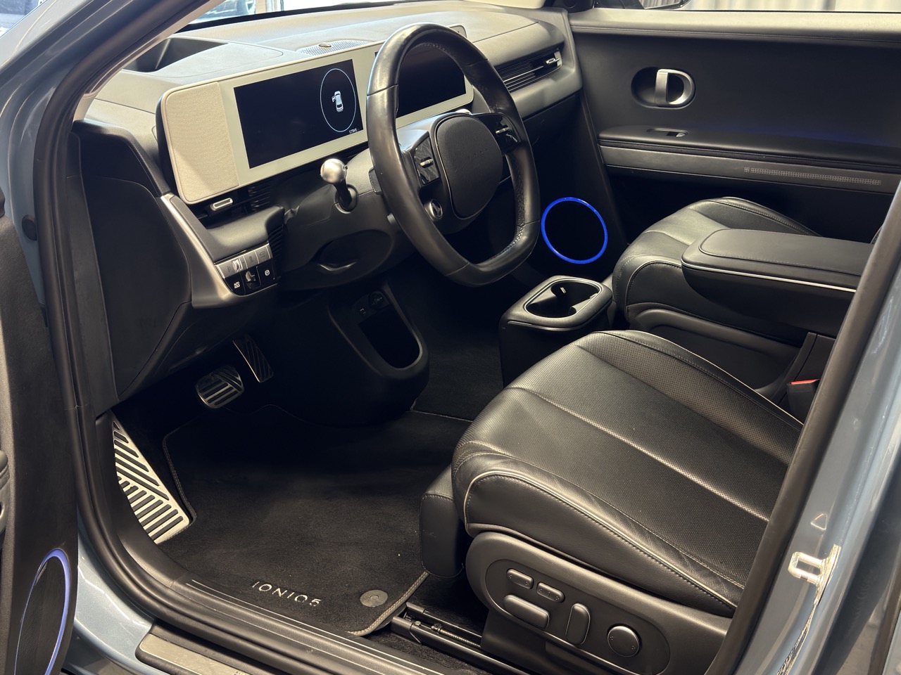 Car image 9