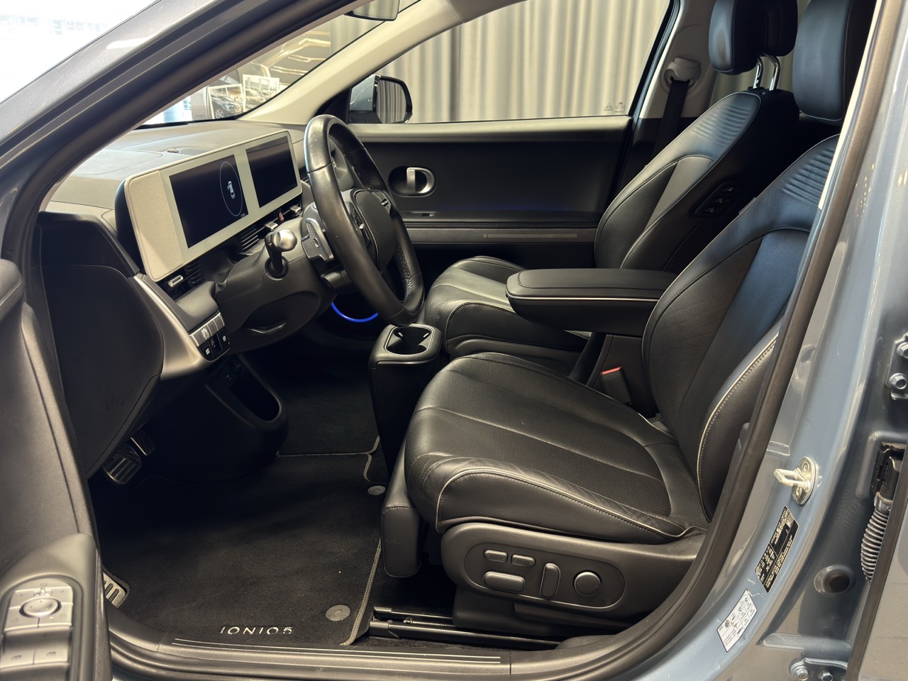 Car image 10
