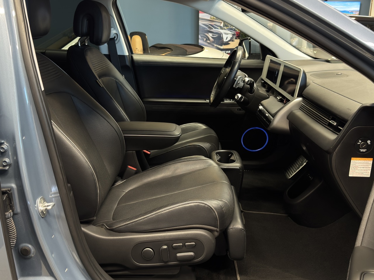 Car image 14