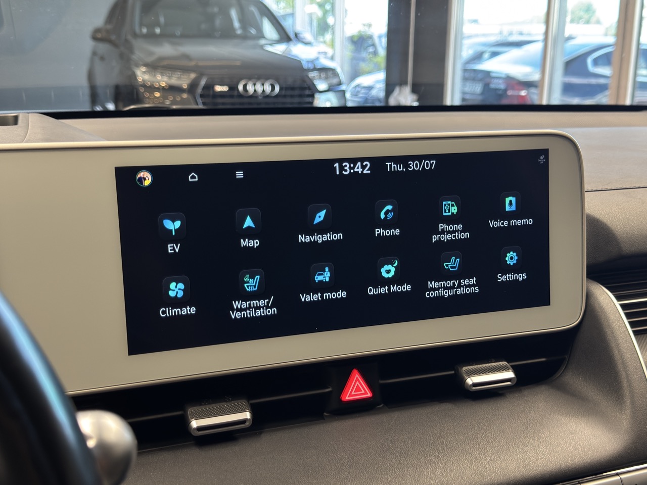 Car image 18