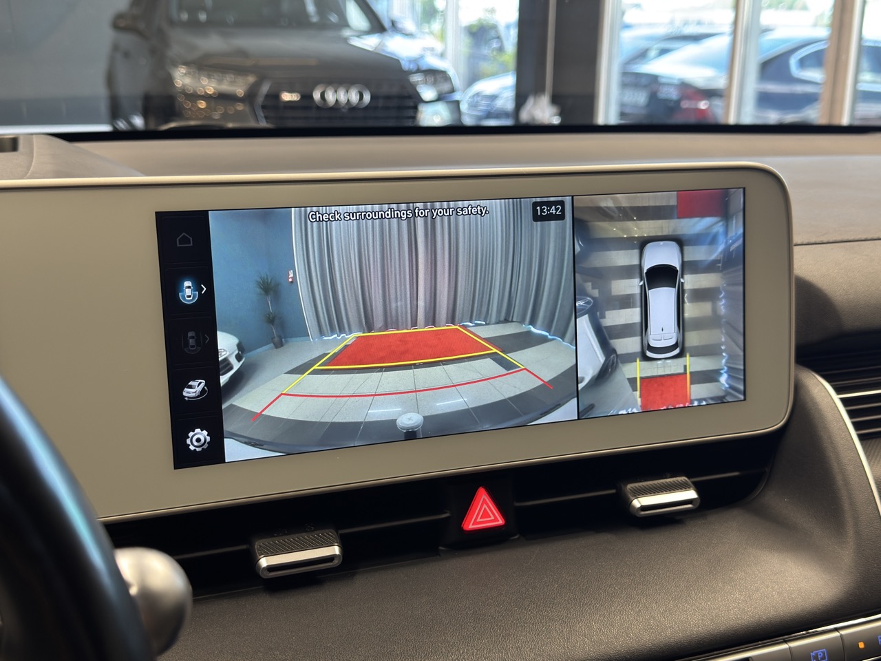 Car image 19