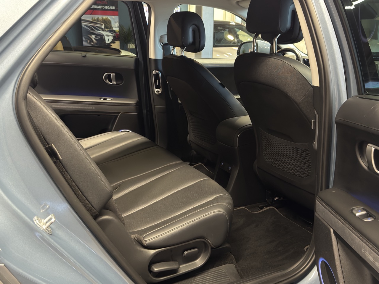 Car image 33