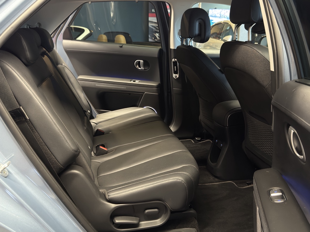 Car image 34