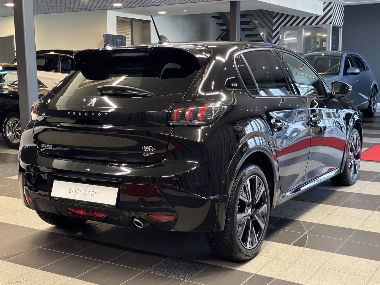 Car image 4