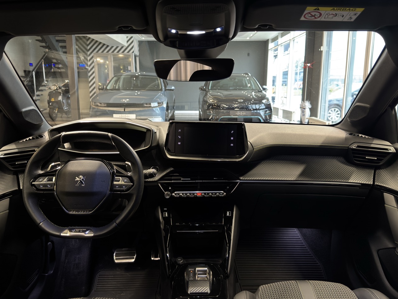 Car image 12