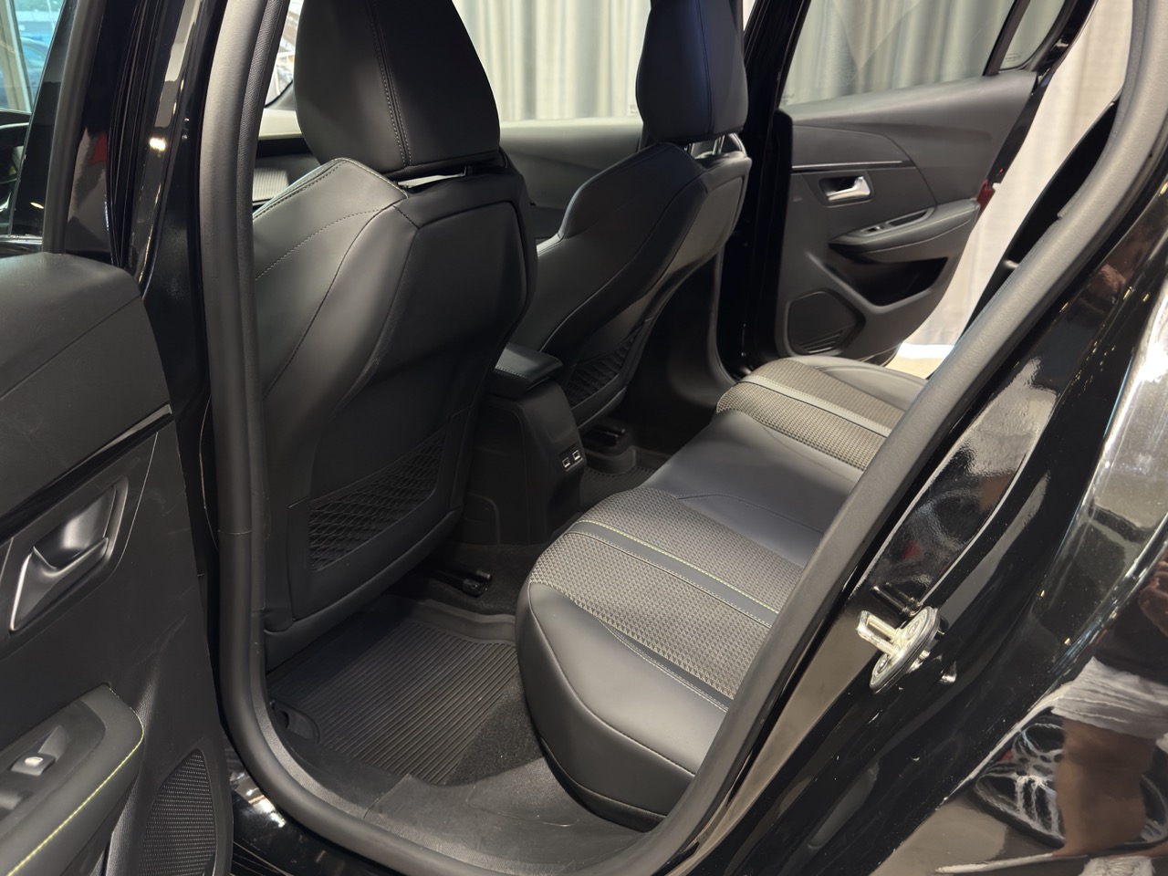 Car image 24