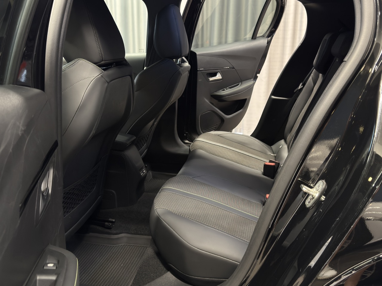 Car image 25