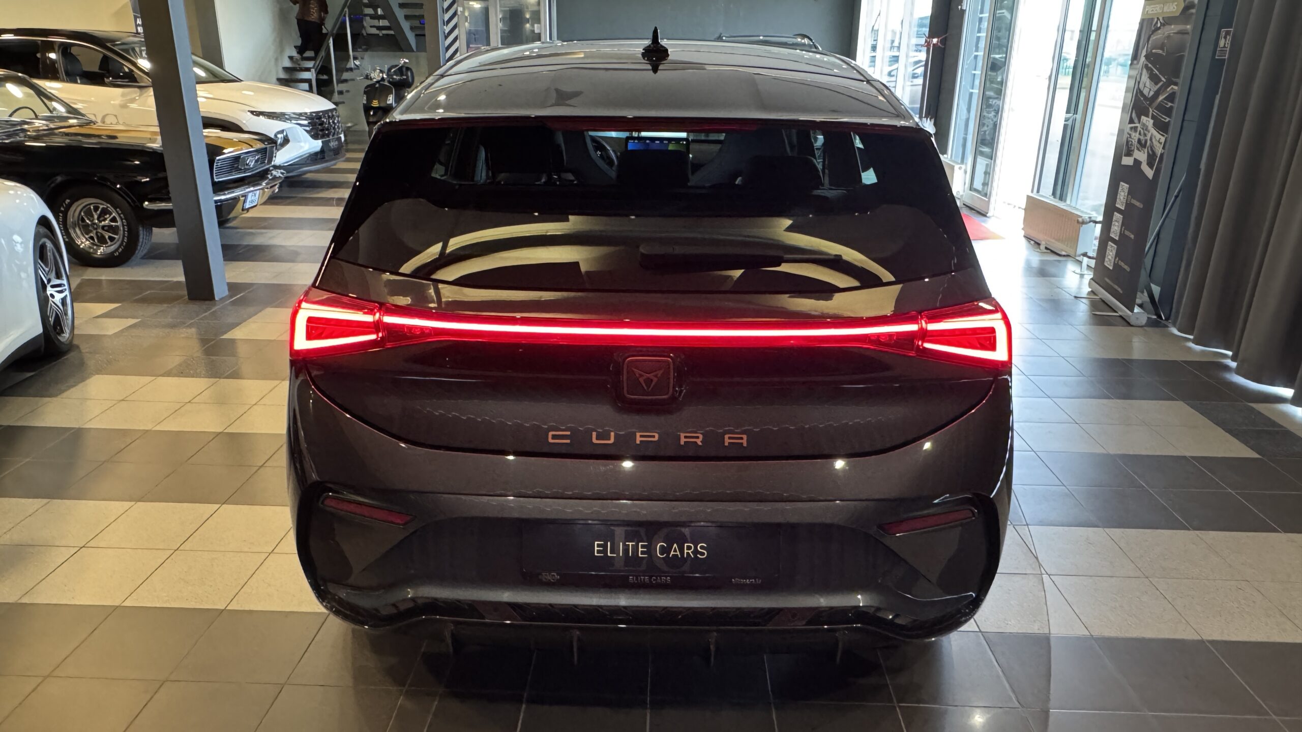 Car image 9