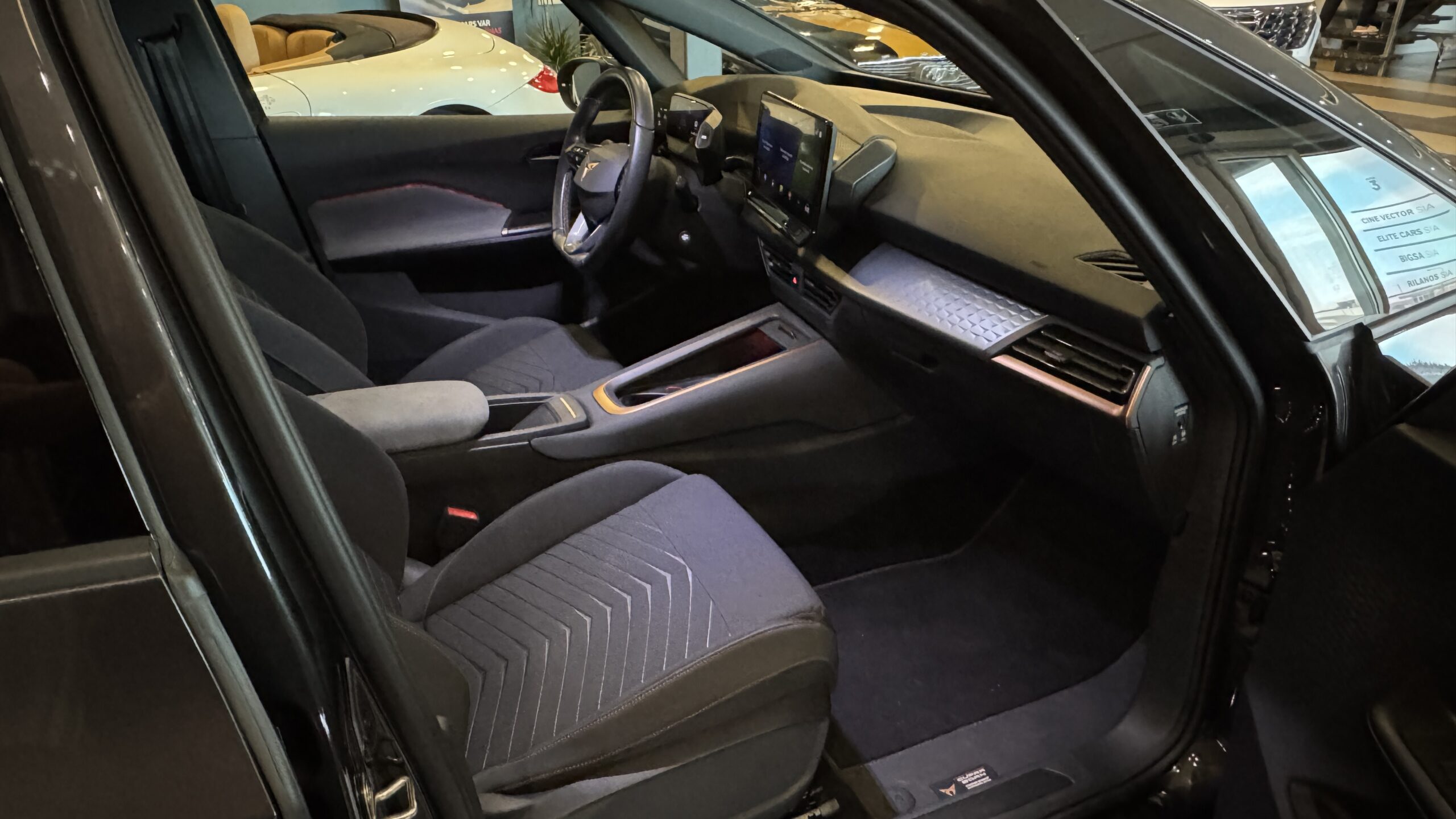 Car image 10