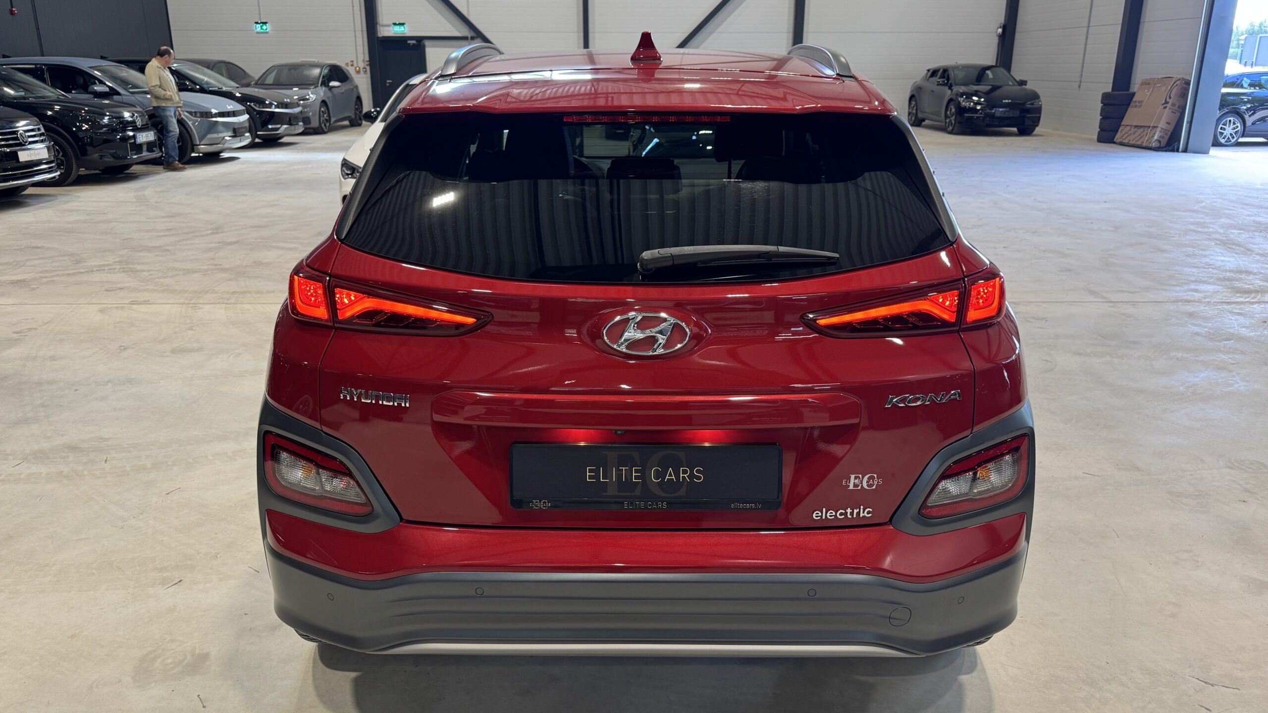 Car image 9