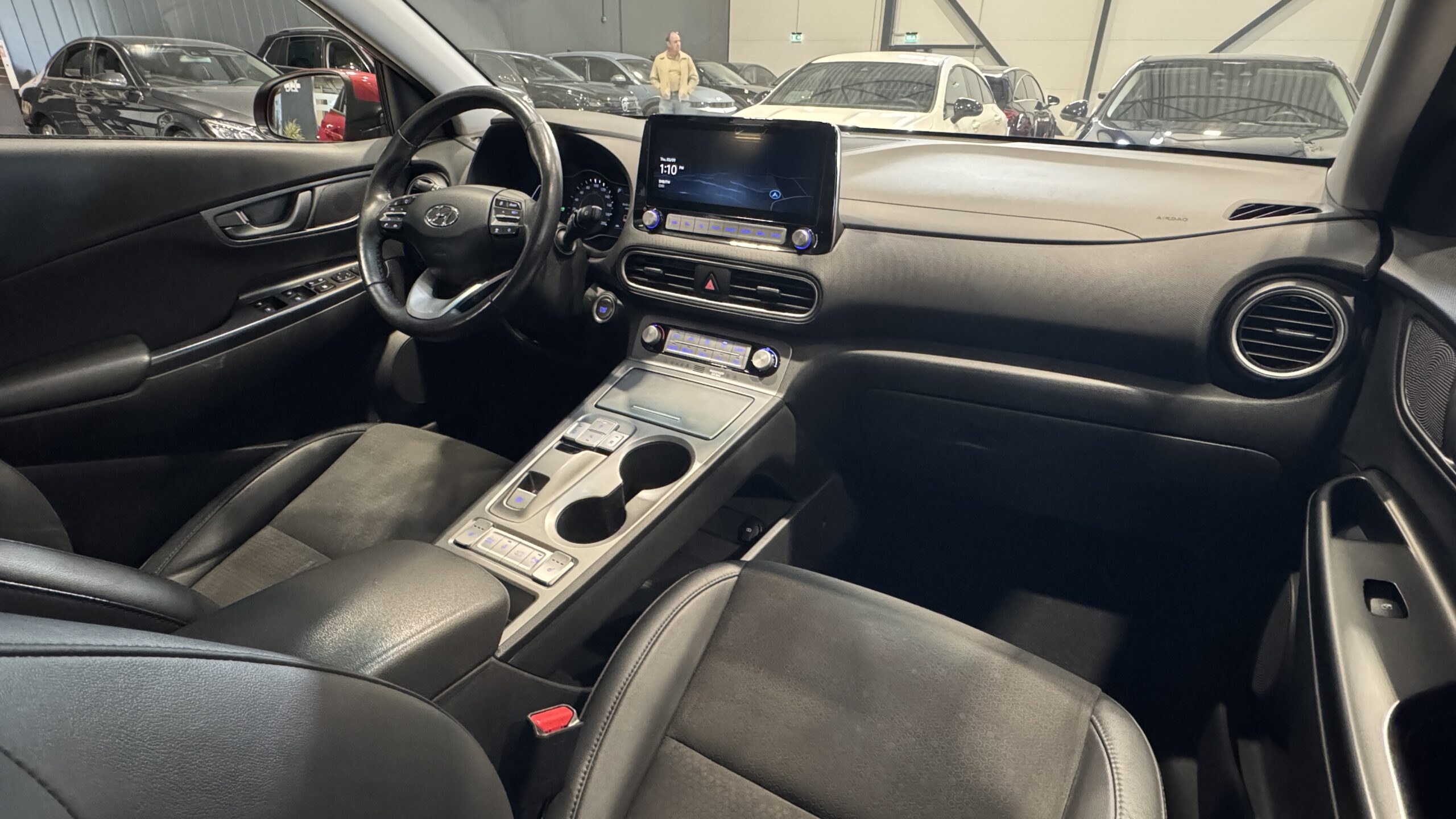 Car image 12