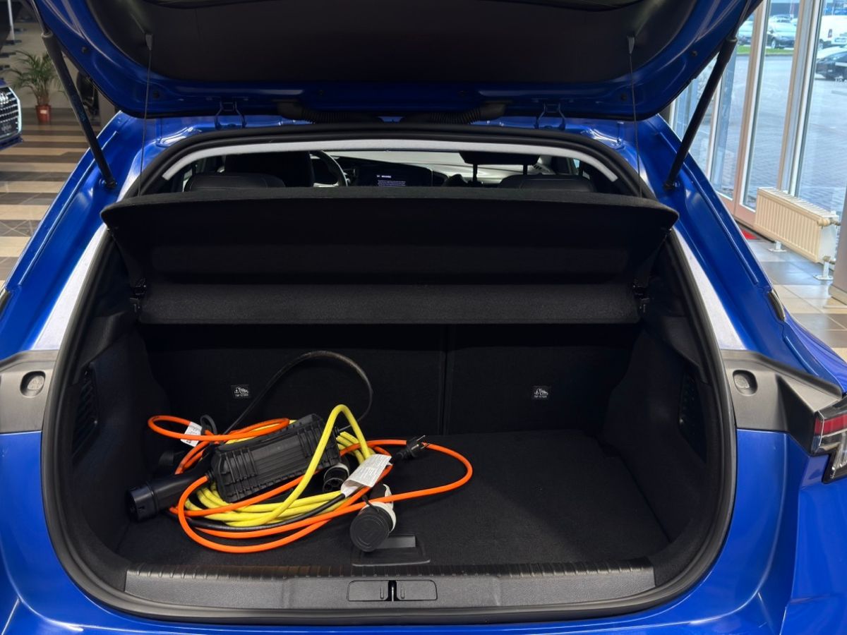Opel Mokka elektroauto uzlāde