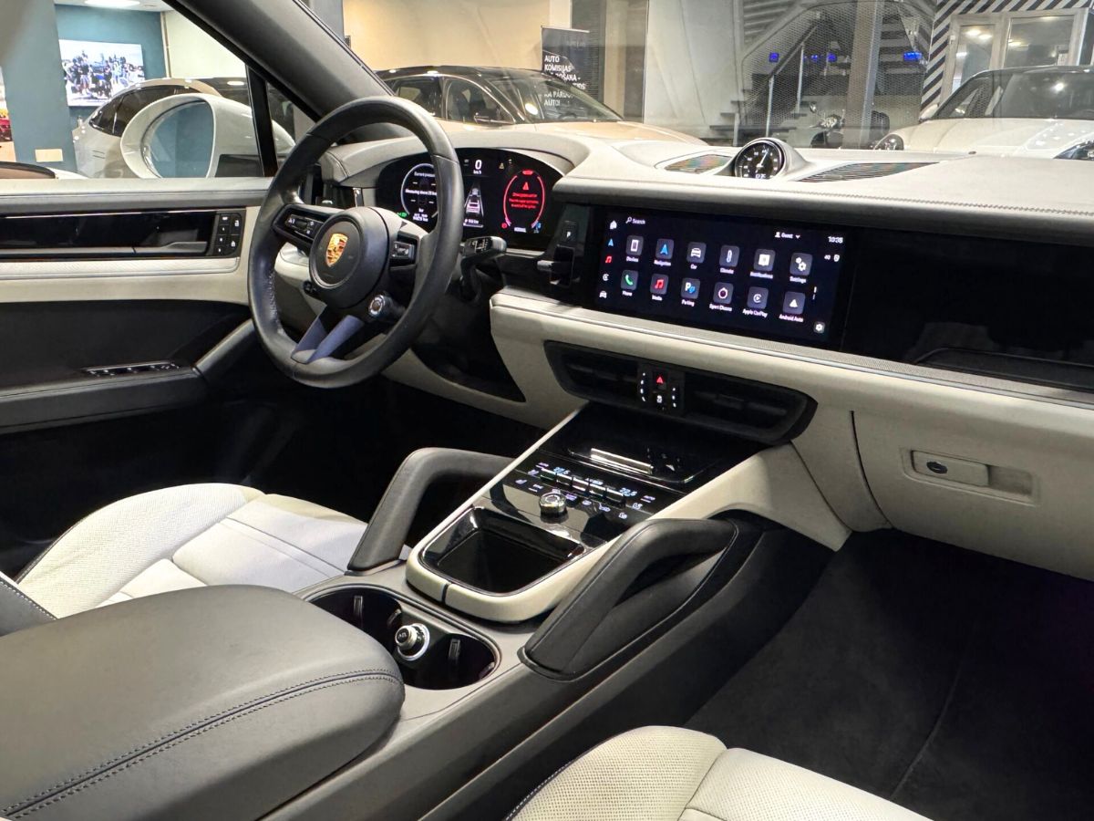 Porsche Cayenne 2023 salons