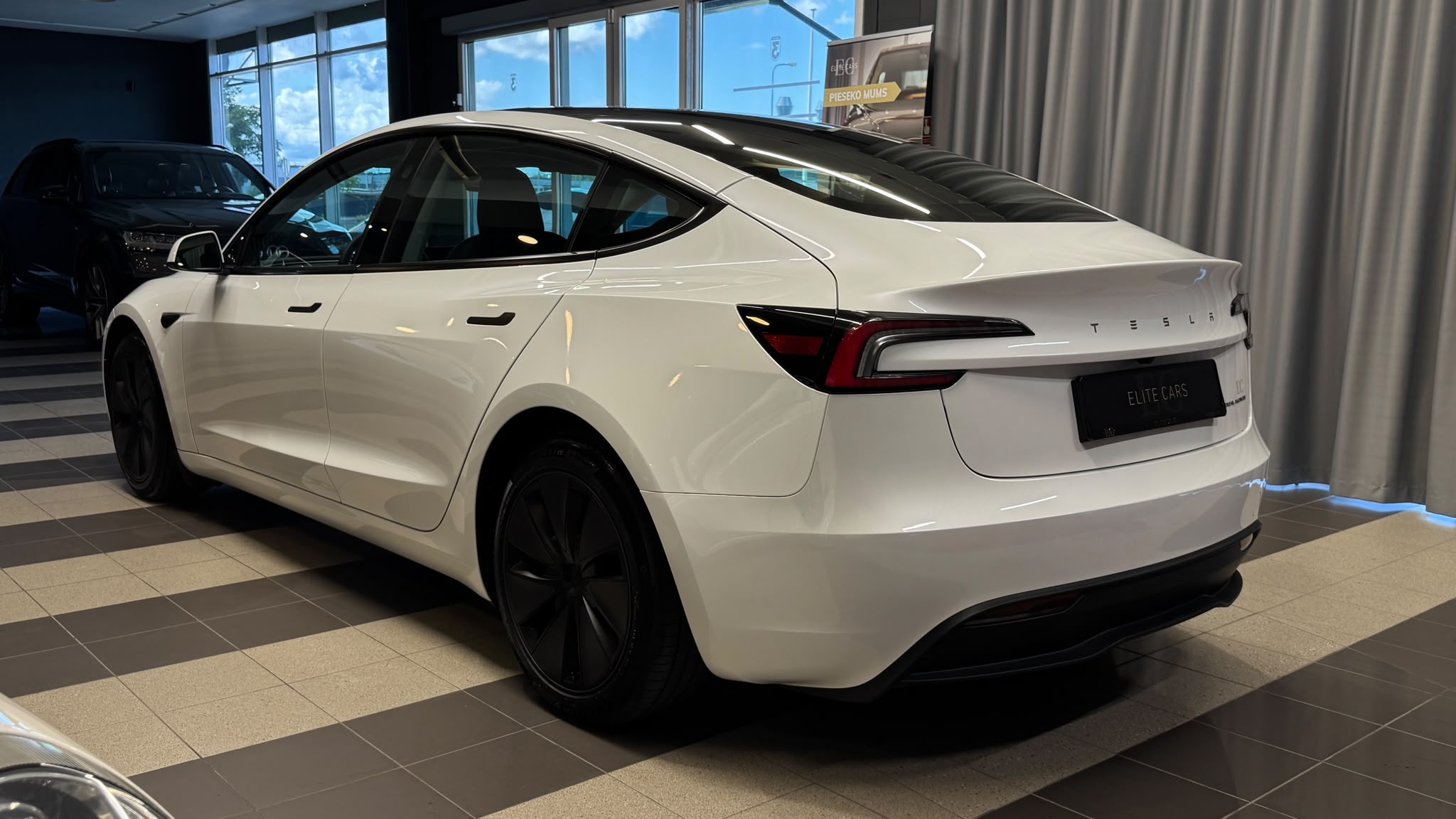 Car image 6