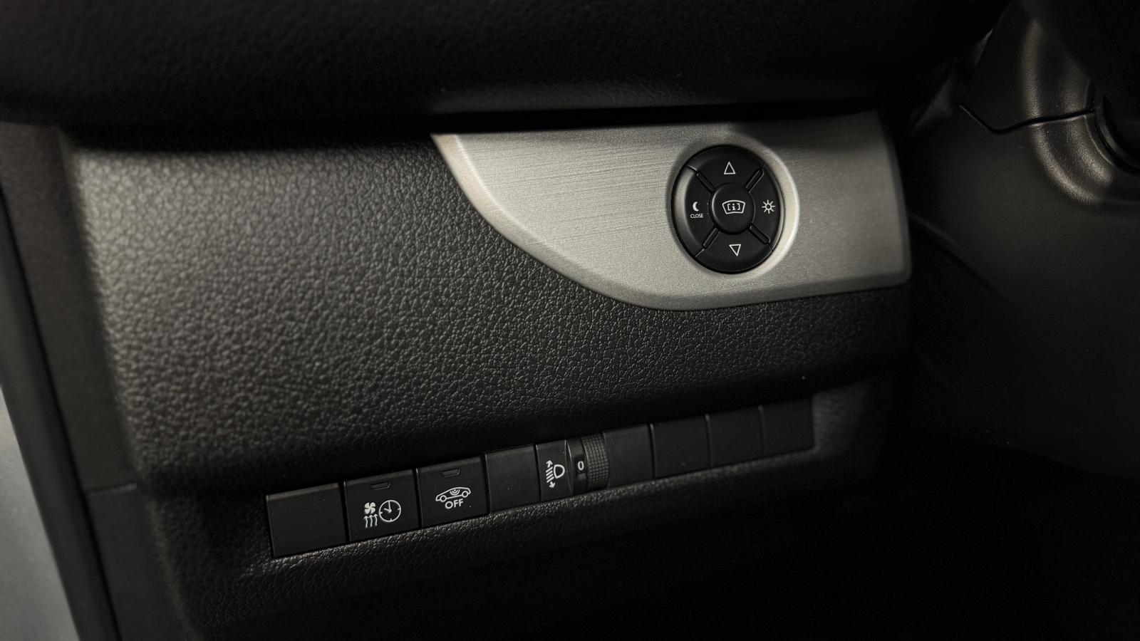 Car image 26