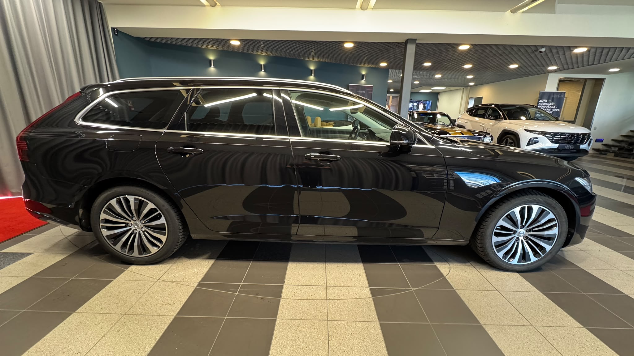 Car image 7