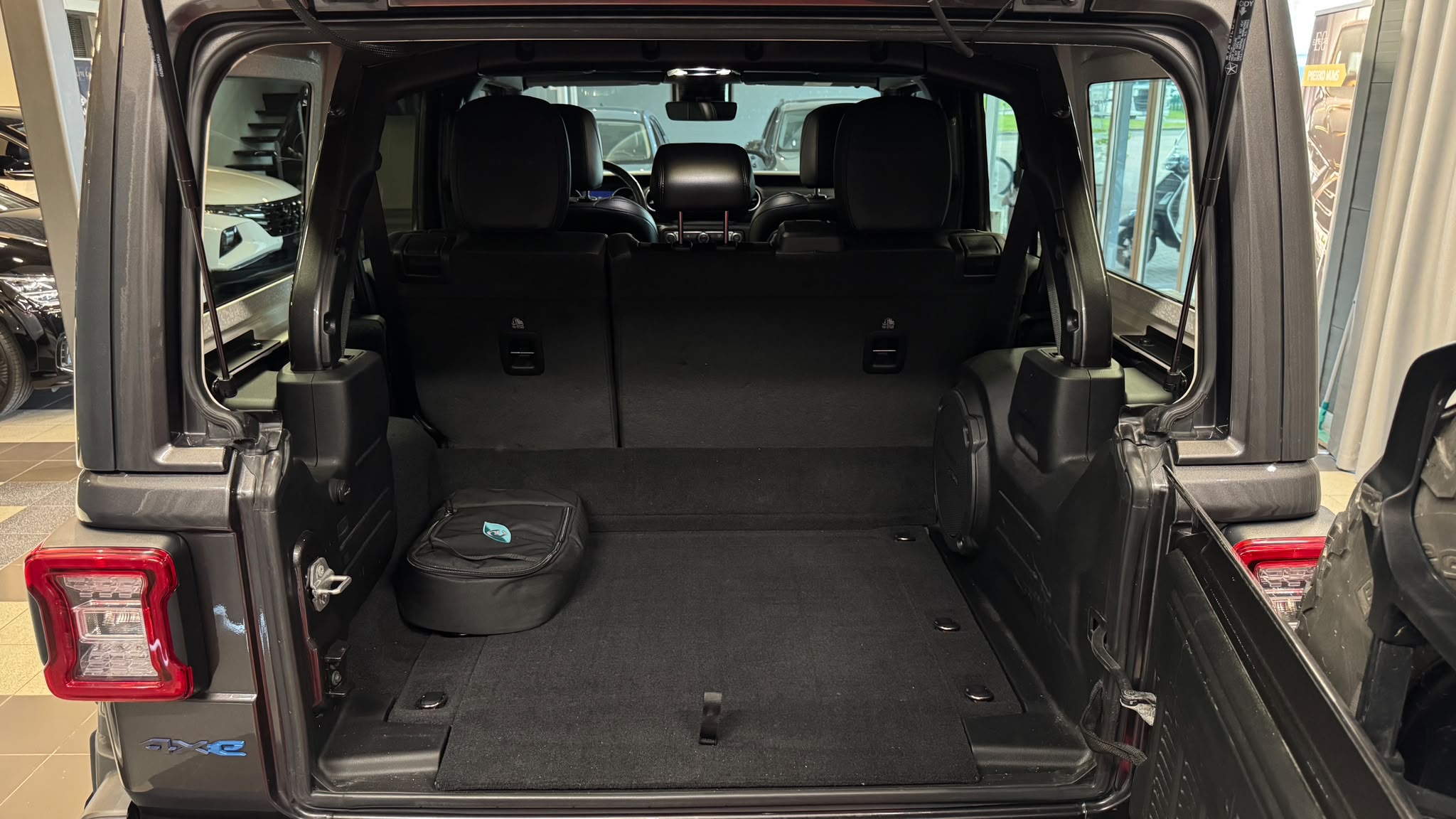 Car image 21