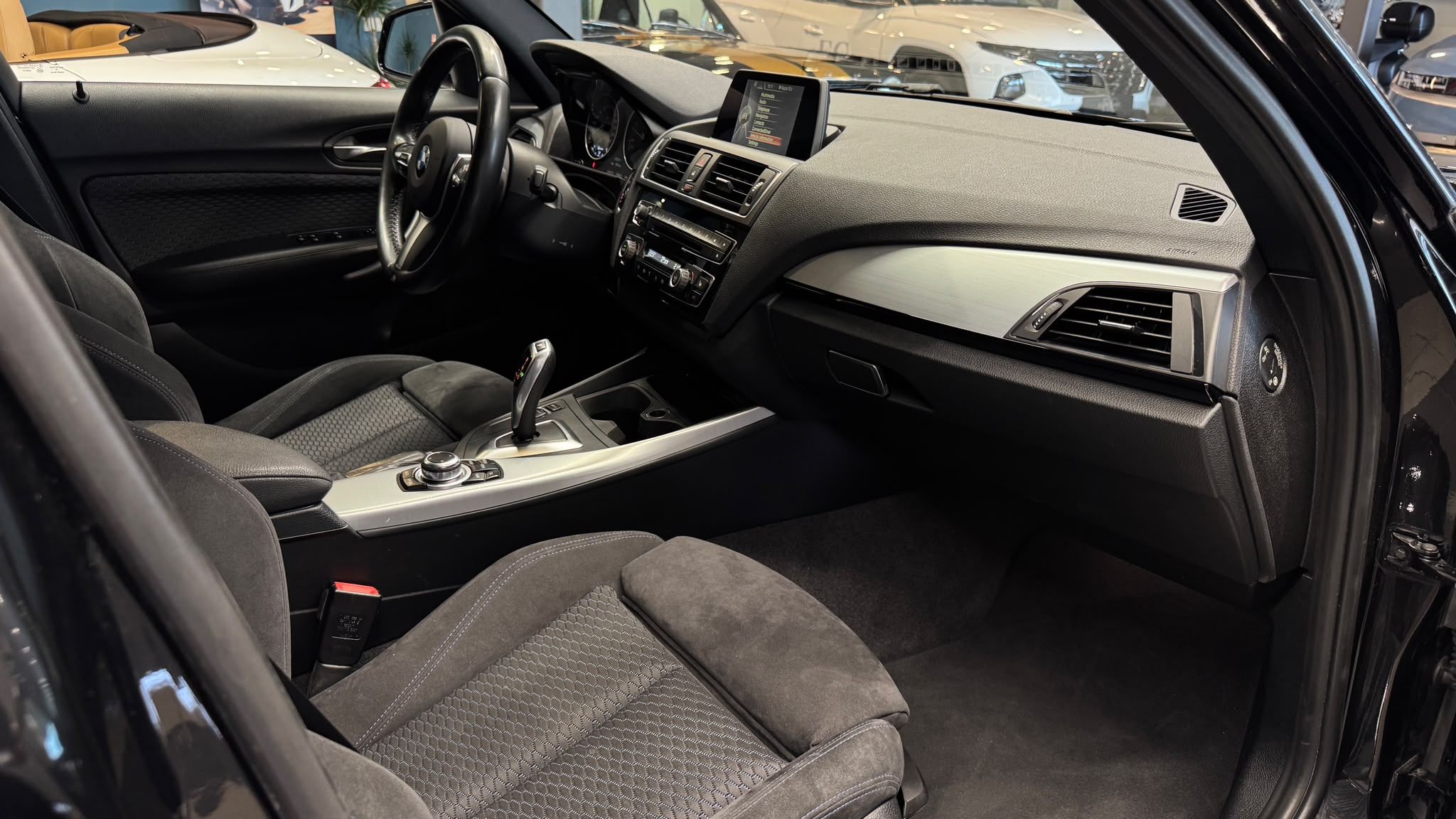 Car image 17