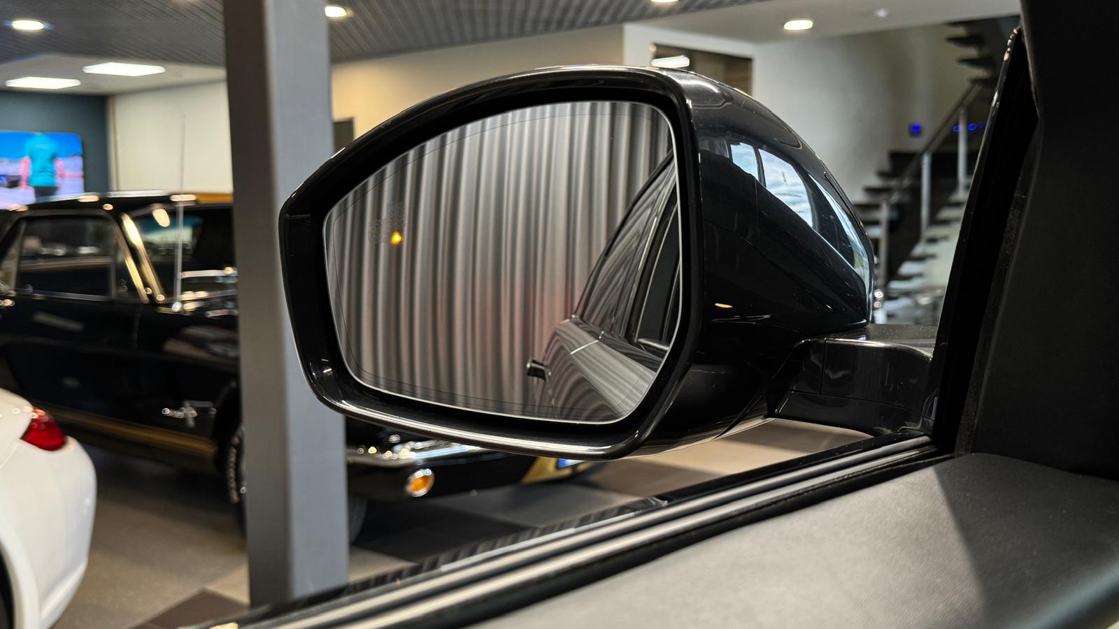Car image 32