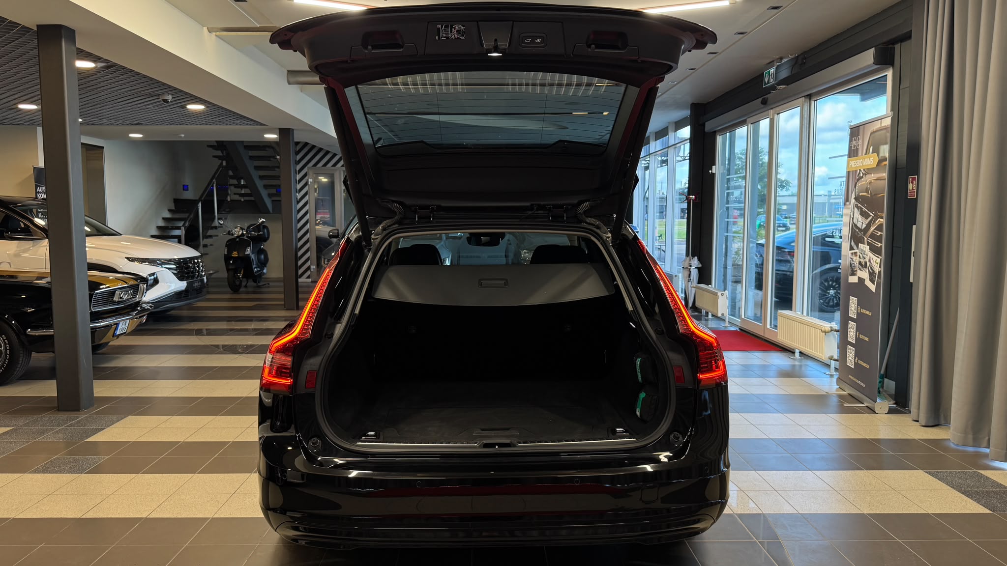 Car image 22