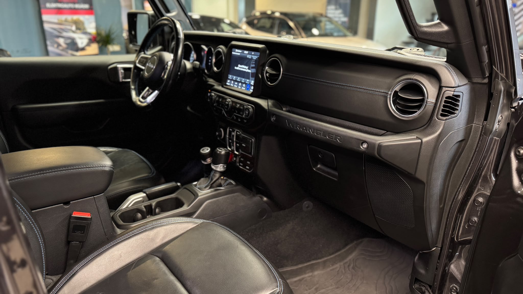 Car image 17