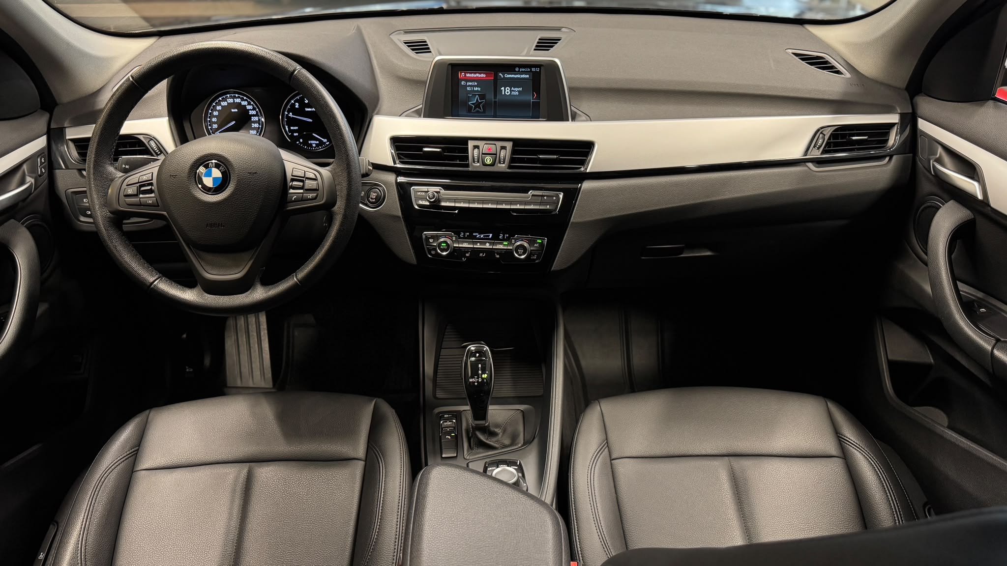 Car image 9
