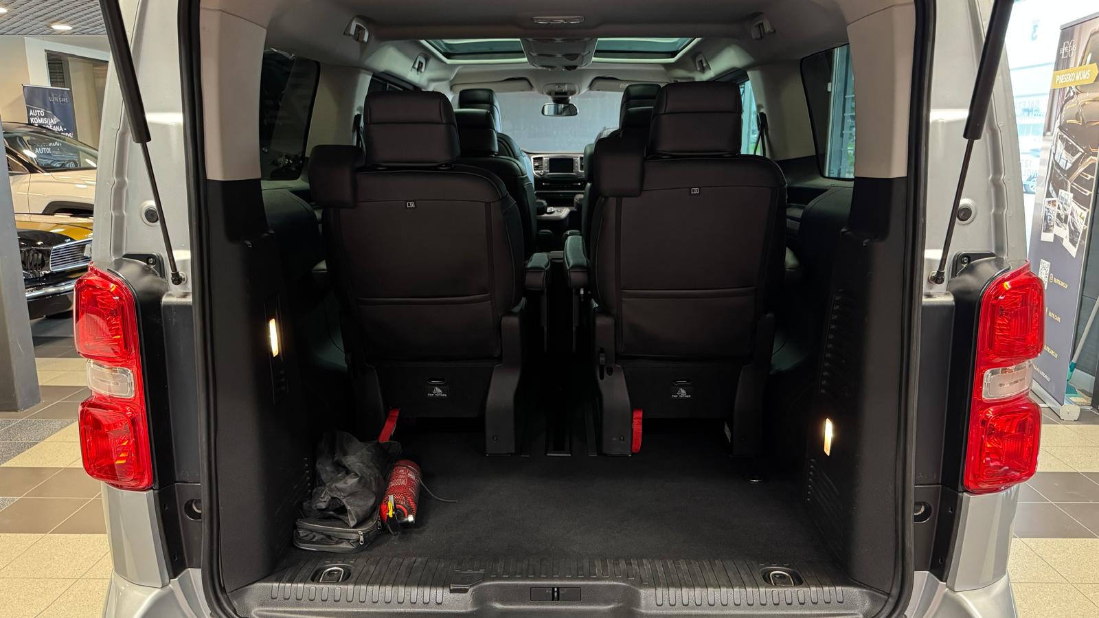 Car image 29