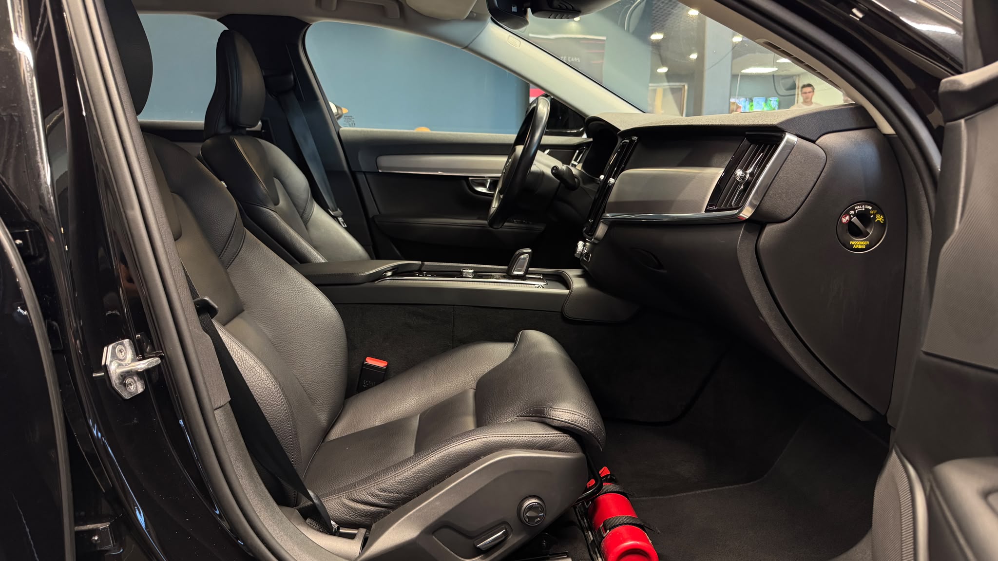 Car image 19