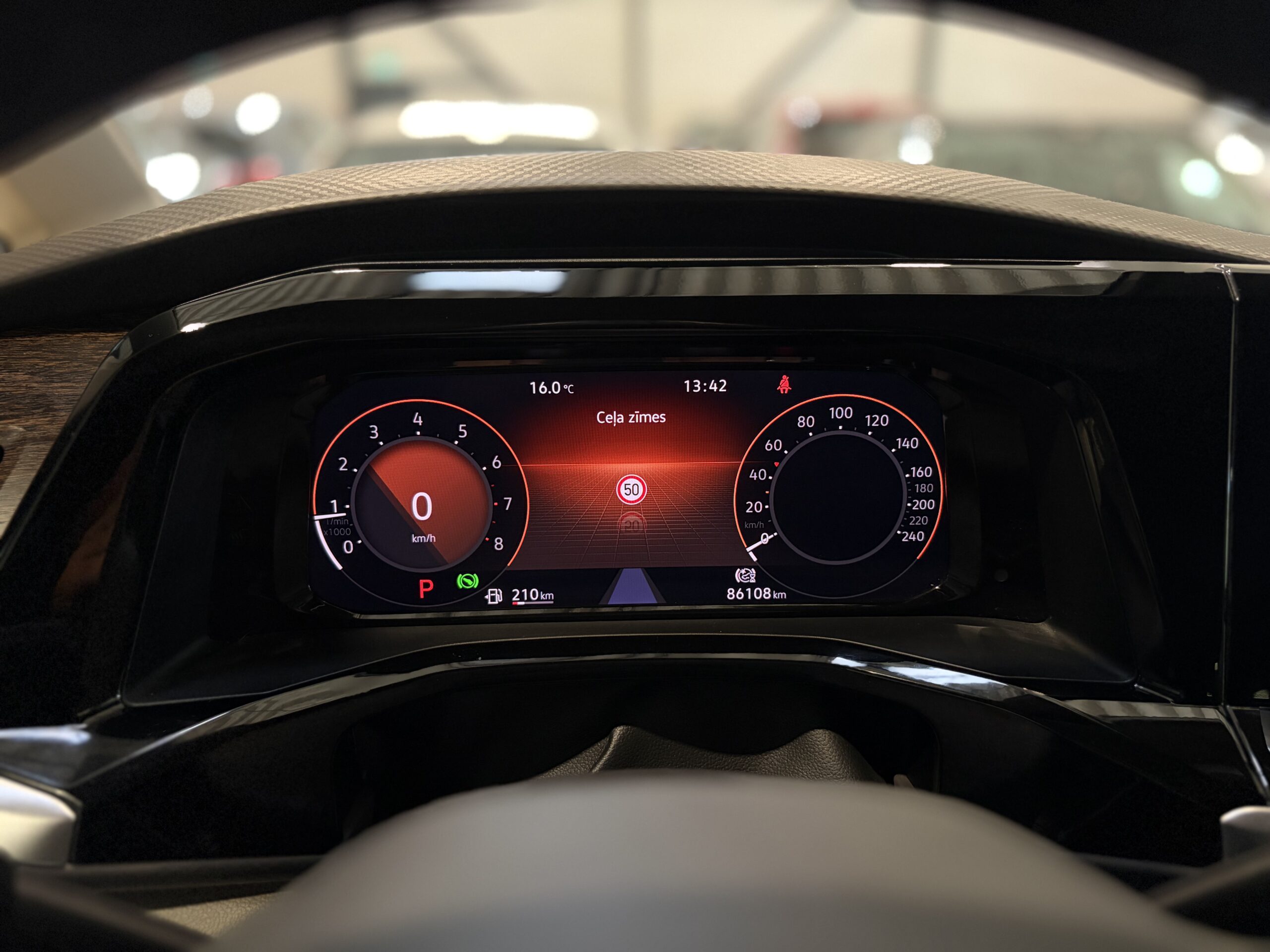 Car image 11