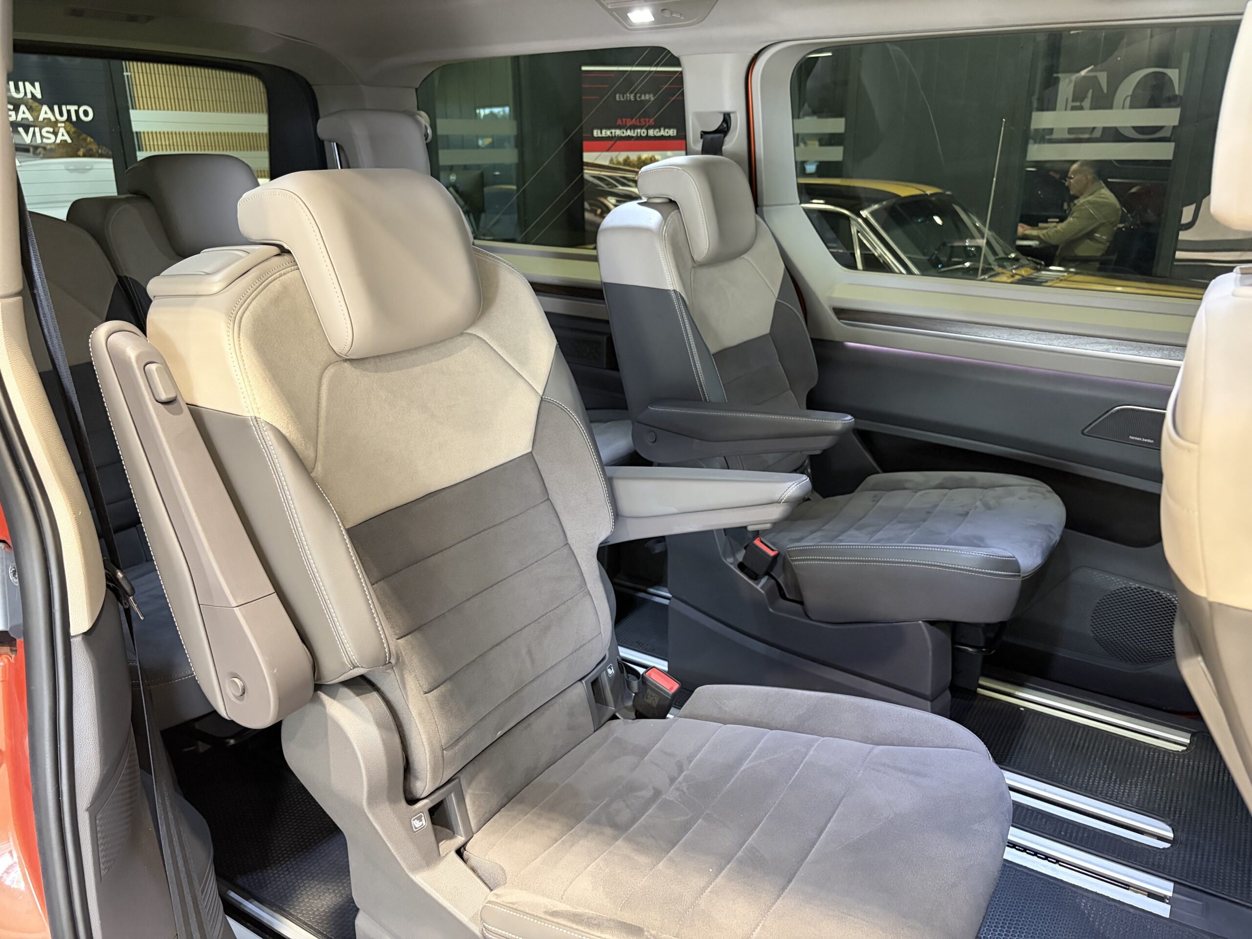 Car image 28